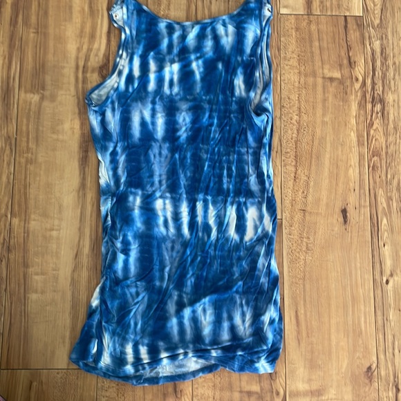 A:glow small nursing tank. Snap down shoulder for nursing access. GUC. - Picture 3 of 3